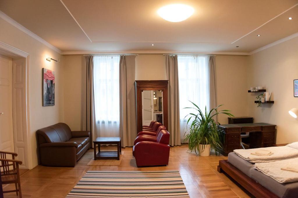 Velky Apartman Apartment Bratislava Exterior photo